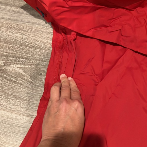 Mountain Hardwear Men's Bold Red Raincoat - Picture 5 of 6